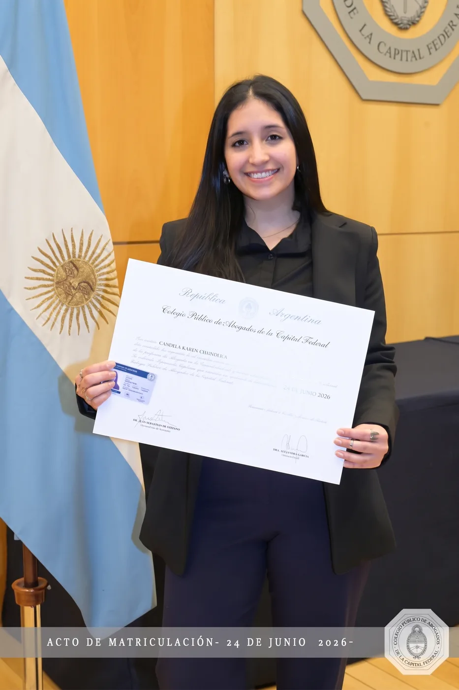 Candela Chandía con su matrícula del Colegio Público de Abogados de la Capital Federal
